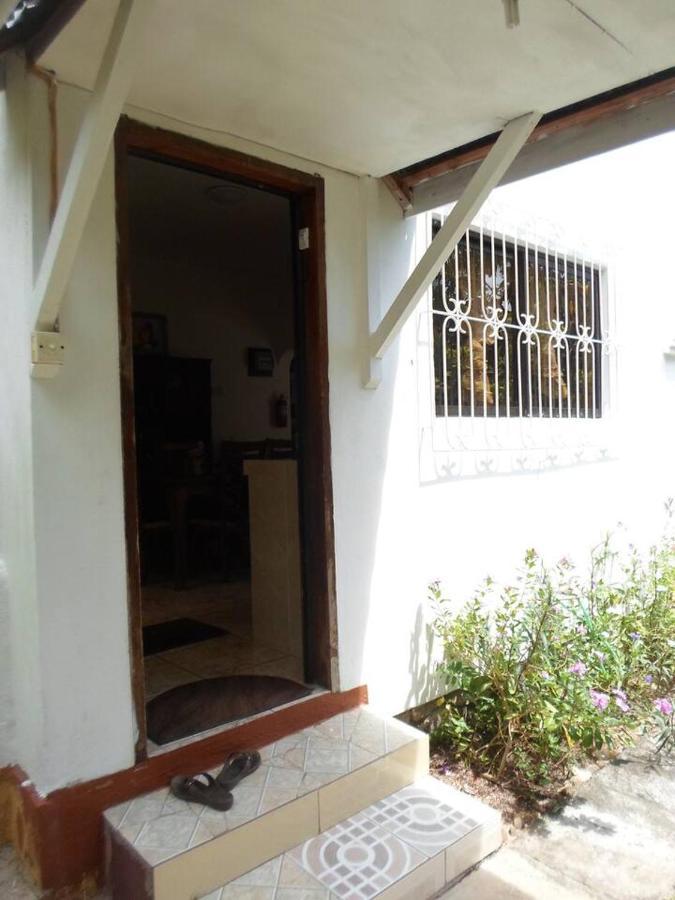 Gigi'S Self Catering Apartment Port Glaud Екстер'єр фото