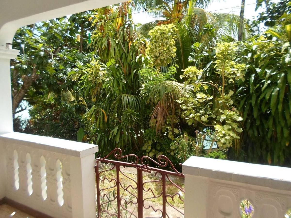 Gigi'S Self Catering Apartment Port Glaud Екстер'єр фото