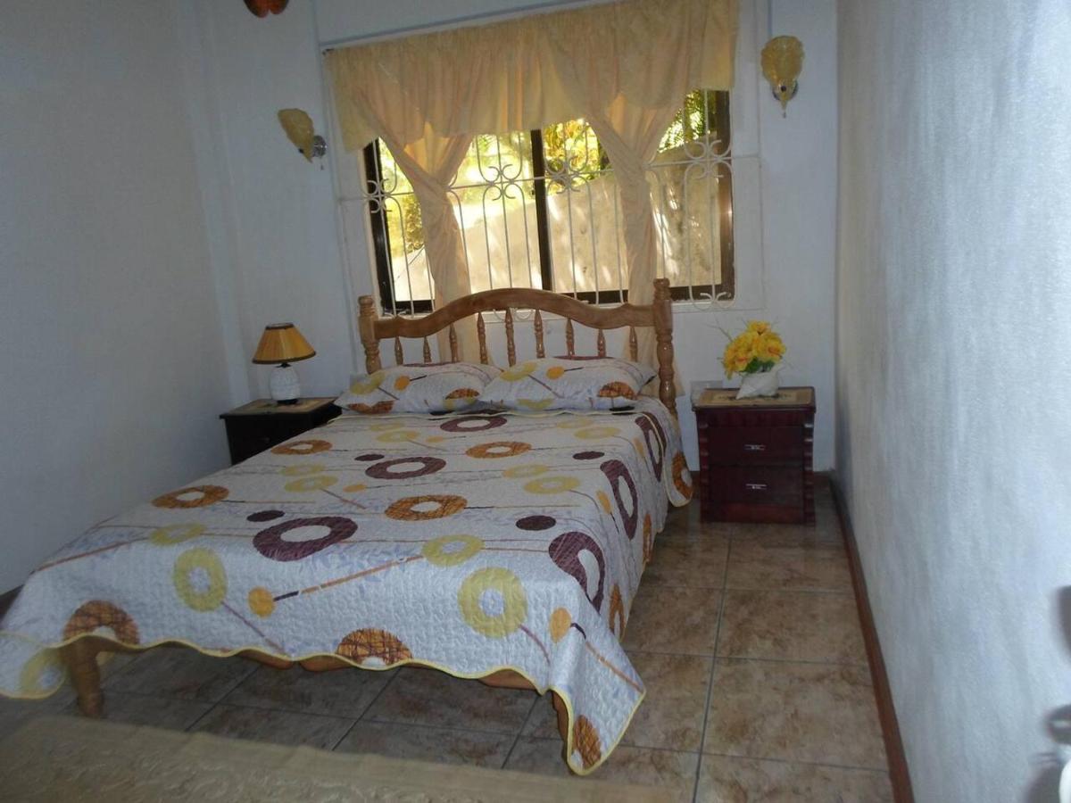 Gigi'S Self Catering Apartment Port Glaud Екстер'єр фото