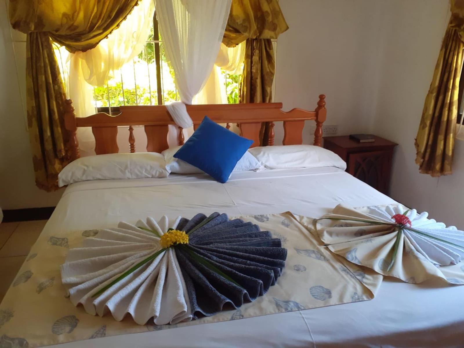 Gigi'S Self Catering Apartment Port Glaud Екстер'єр фото